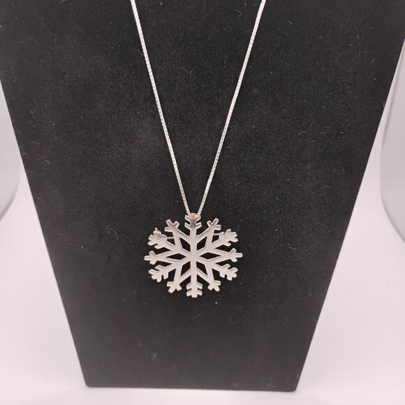 Sterling Snowflake Pendant/Brooch on 30- inch Box Chain - Picture 5 of 6